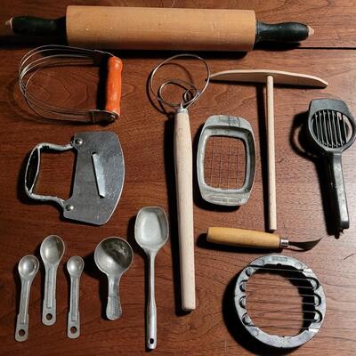 Lot 186: Vintage Kitchen Utensils