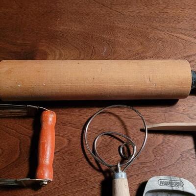 Lot 186: Vintage Kitchen Utensils