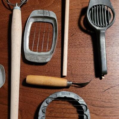 Lot 186: Vintage Kitchen Utensils