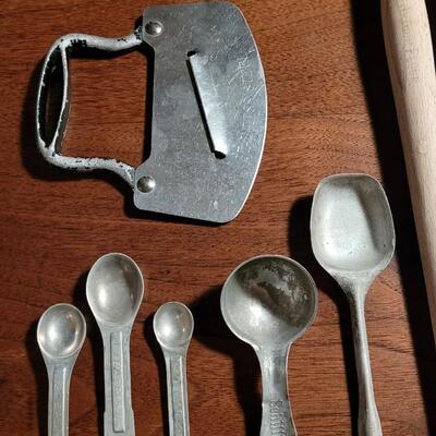 Lot 186: Vintage Kitchen Utensils