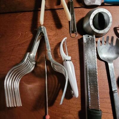 Lot 188: Colorful Kitchen Utensils Lot
