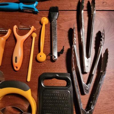 Lot 188: Colorful Kitchen Utensils Lot