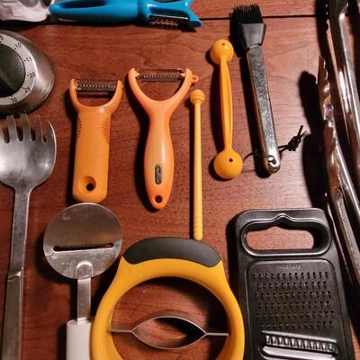 Lot 188: Colorful Kitchen Utensils Lot