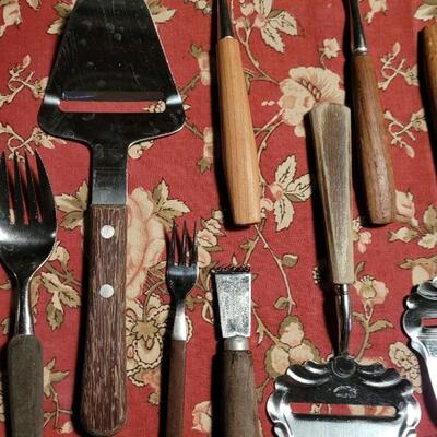 Lot 190: Vintage Wood Handled Kitchen Utensils 