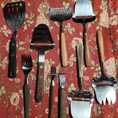 Lot 190: Vintage Wood Handled Kitchen Utensils 