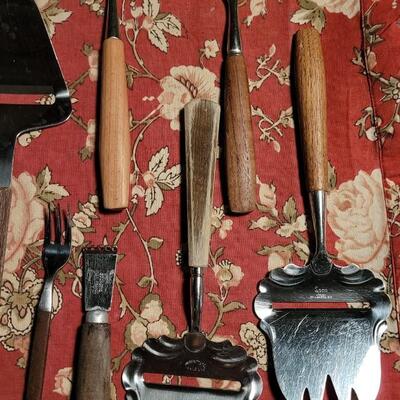 Lot 190: Vintage Wood Handled Kitchen Utensils 