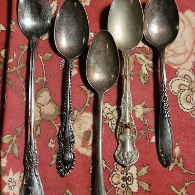 Lot 192: Mixed Silver Plate Flatware 