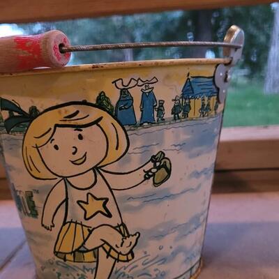 Lot 197: Vintage "Madeline" Bucket