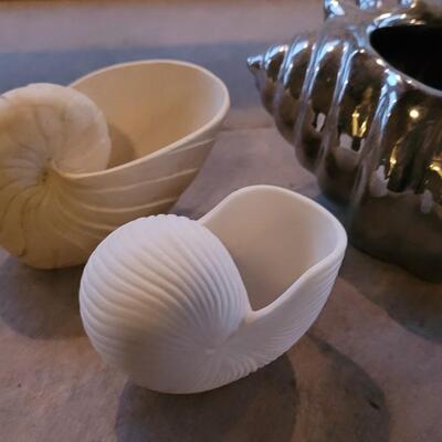 Lot 198: Decorative Ceramic Shells - Perfect for Air Plants