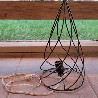 Lot 202: Vintage Swirl Wire Light 