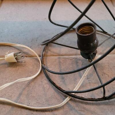 Lot 202: Vintage Swirl Wire Light 