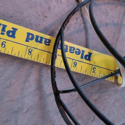 Lot 202: Vintage Swirl Wire Light 