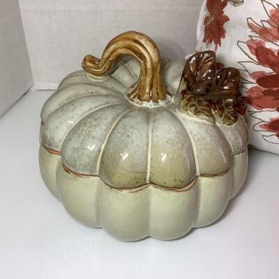 D - 149. Ceramic Pumpkin Bowl with Lid & Decorative Pillow 