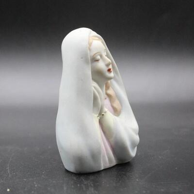 Vintage Virgin Mary Miniature Bust Praying Figurine