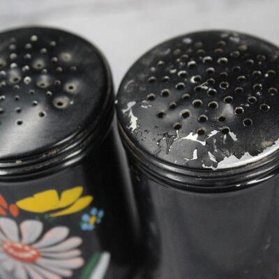 Retro Daisy Flower Painted Metal Salt & Pepper Shakers