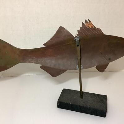 D - 158. Metal / Wooden Fish Decor