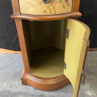 LOT#L15: Small Painted Cabinet