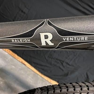 LOT#R24: Raleigh Venture 7 Speed Utility Bike