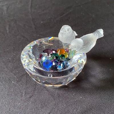 LOT#L46: Swarovski Crystal Birdbath with Birds