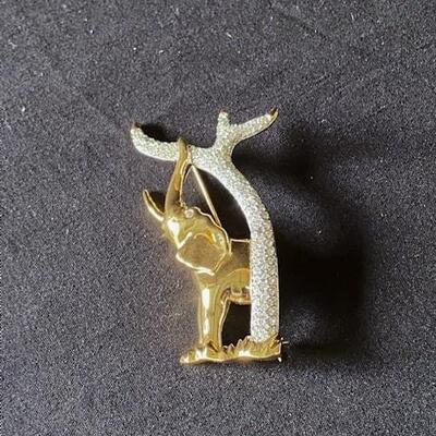 LOT#L62: Swarovski Crystal Elephant Pin