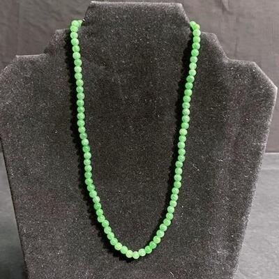 LOT#D74: Jade Necklace with Stamped 10K Closure [20.12g]