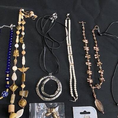 LOT#D75: Assorted Fashion Jewelry Lot #1