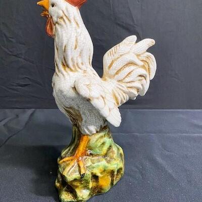 LOT#R80: Chicken & Rooster Statues