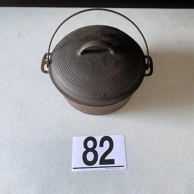 LOT#M82: Wagner Cast Iron Dutch Oven with Lid