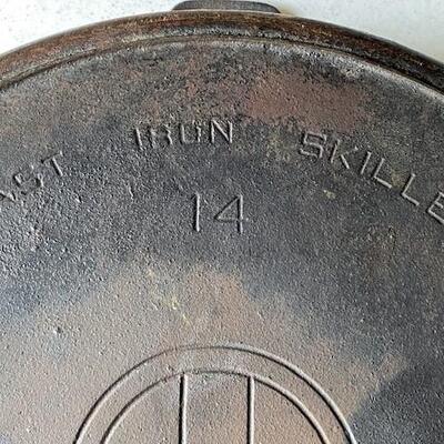 LOT#M89: Griswold Cast Iron Skillet #3