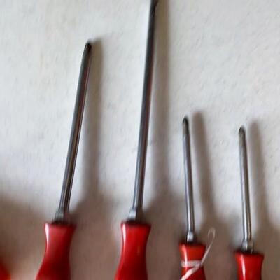 LOT#W203: Snap-On 13 Pieces Hard Handled Screwdrivers