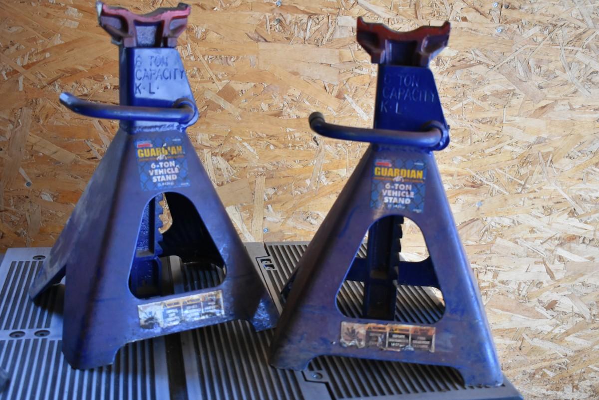 DO 12 Lincoln Guardian Jack Stands