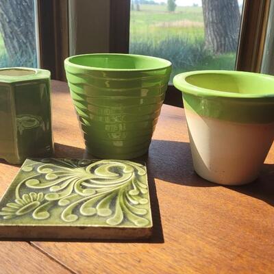 Lot 228: Green Pottery and Tile Trivet 