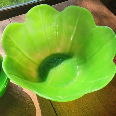 Lot 230: Precidio Green Plastic Salad Serving Bowl, Serving Utensils and (4) Individual Salad Bowls