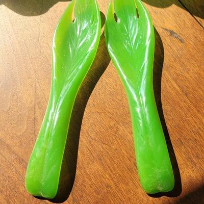 Lot 230: Precidio Green Plastic Salad Serving Bowl, Serving Utensils and (4) Individual Salad Bowls
