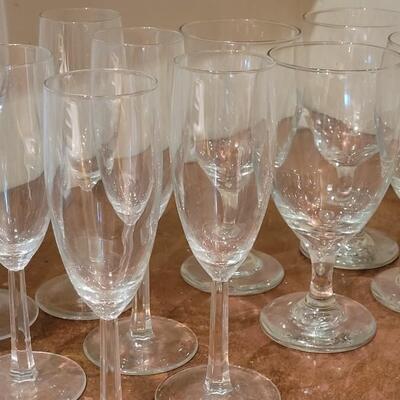 Lot 266: Mixed Stemware
