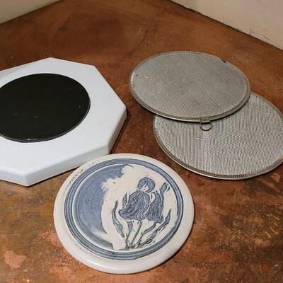 Lot 267: Trivets
