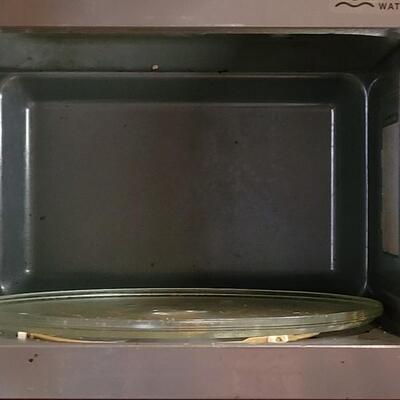Lot 268: 1000 Watts Microwave 