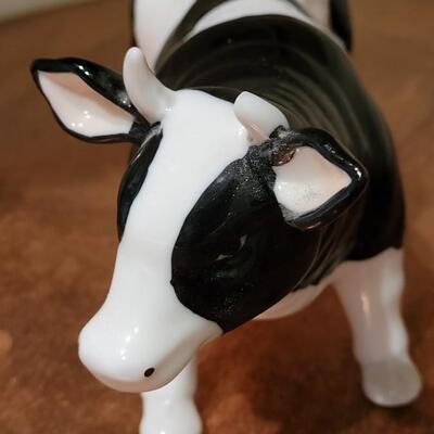 Lot 274: Vintage Ceramic Cow