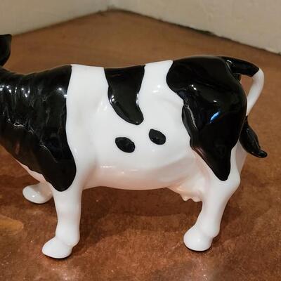 Lot 274: Vintage Ceramic Cow