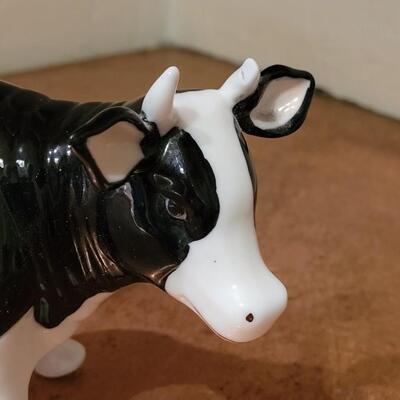 Lot 274: Vintage Ceramic Cow