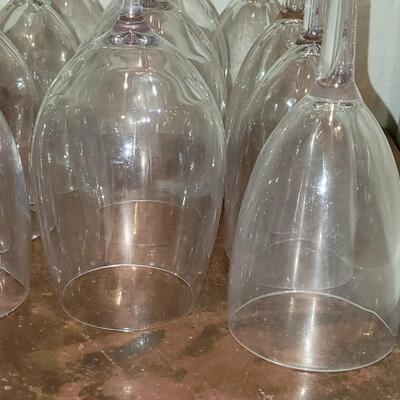 Lot 278: Stemware Lot 7 white wine, 3 red wine