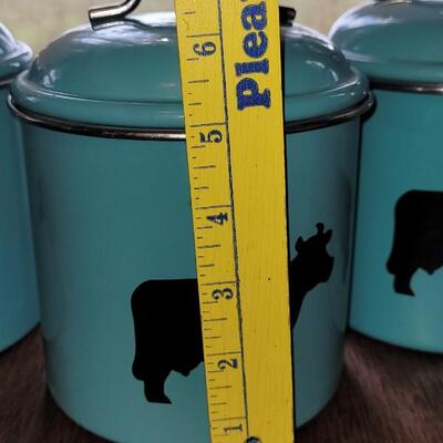 Lot 280: Turquois Cannisters with Cows, Cow Creamer and (2) Nantucket Bread Dishes 
