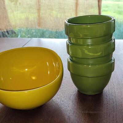 Lot 283: Yellow Salsa Bowl and Green Iridescent Bowls
