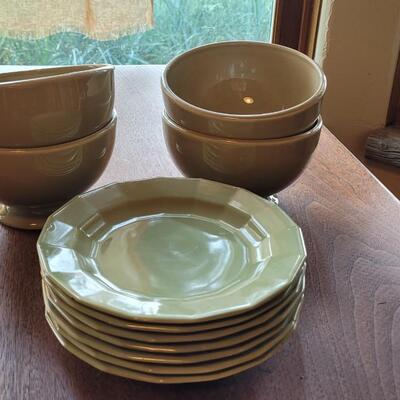 Lot 284: Mixed Moss Green Plates and Bowls