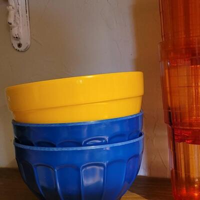 Lot 285: Plastic Bowls, Cups & Pitcher