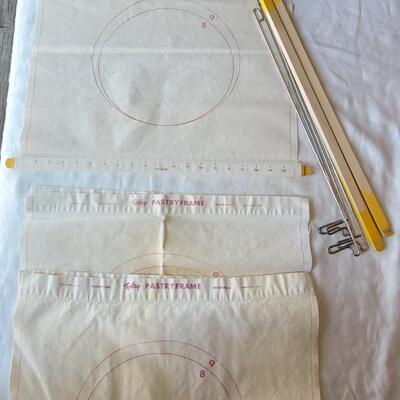 Lot 306: Foley Pastry Frames (3)