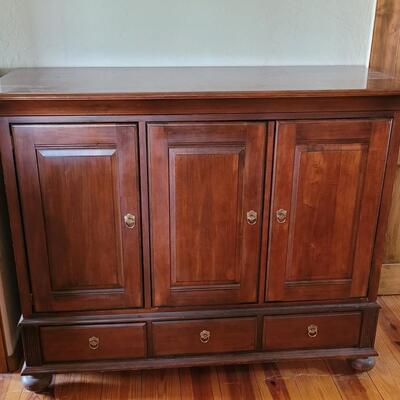 Lot 315: Ethan Allen Media Cabinet