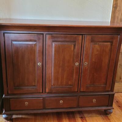 Lot 315: Ethan Allen Media Cabinet