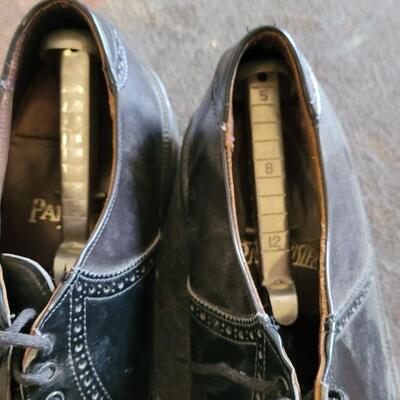 Lot 318: Vintage Par Pusher Golf Shoes with Shoe Trees