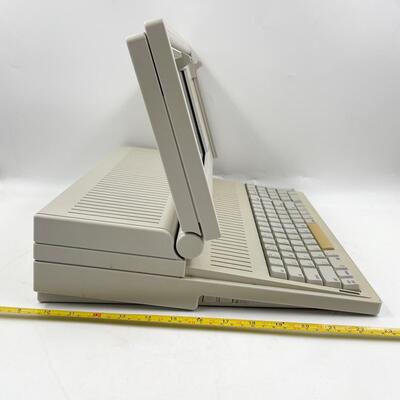 1989 APPLE MACINTOSH PORTABLE COMPUTER (M5120) & CARRYING BAG